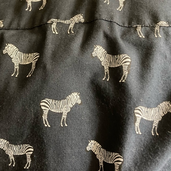 Mens H&M size XS blue with white (tailless) zebras, Fit button up shirt. - Picture 5 of 6